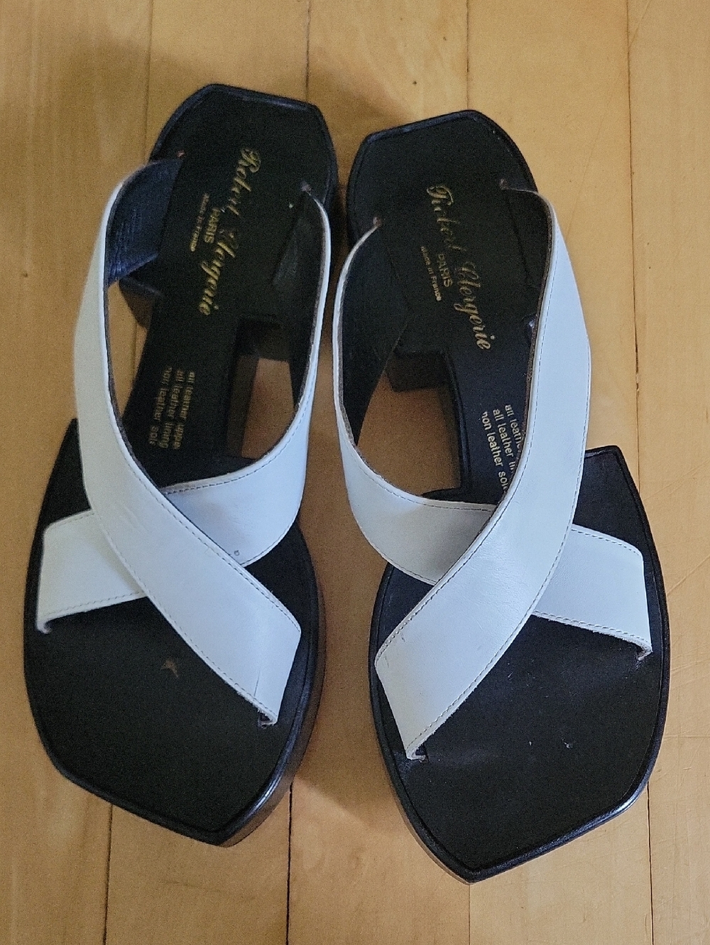 Robert Clergerie White Leather Crossover Strap Sandals - 36